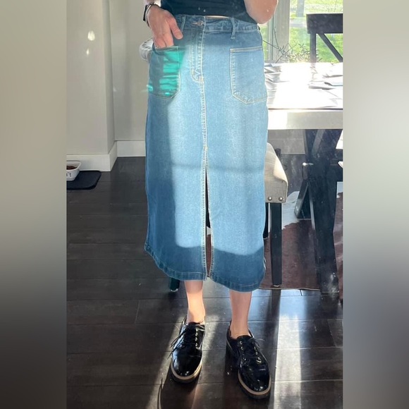 Denim skirt with slit - Picture 6 of 8